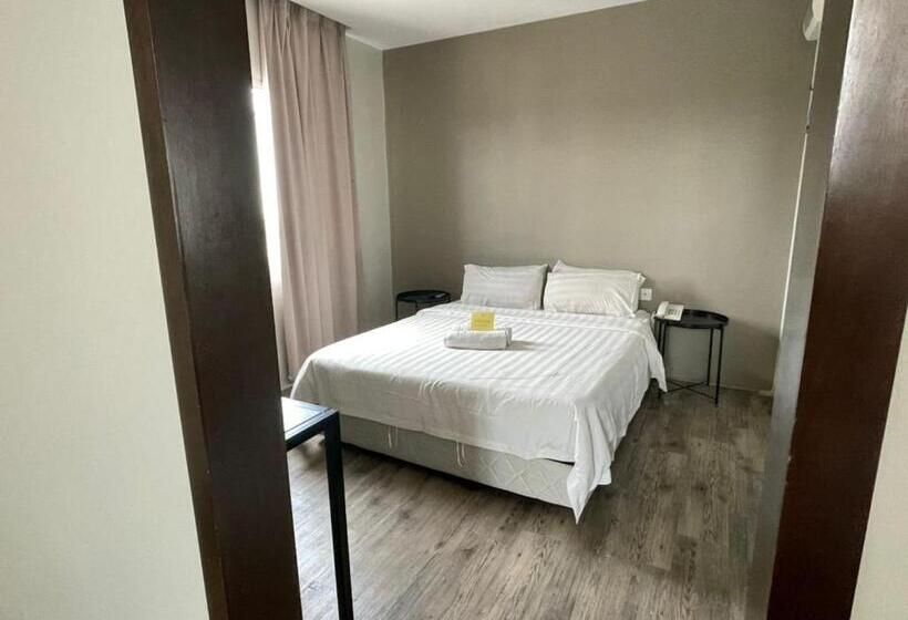 キングサイズベッドのスタンダードルーム, Chariton Hotel Butterworth