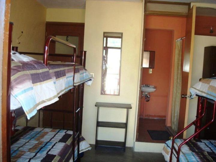 ルームシェアのワンベッド, Hostal El Eden