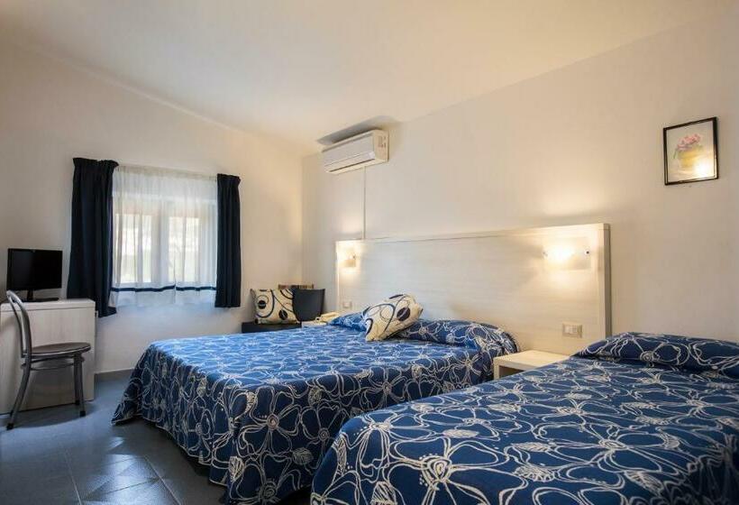 اتاق استاندارد سه نفره, La Playa