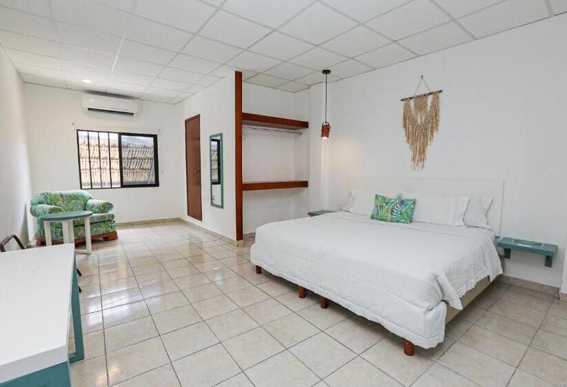キングサイズベッドのスーペリアルーム, & Suites Arges  Centro Chetumal
