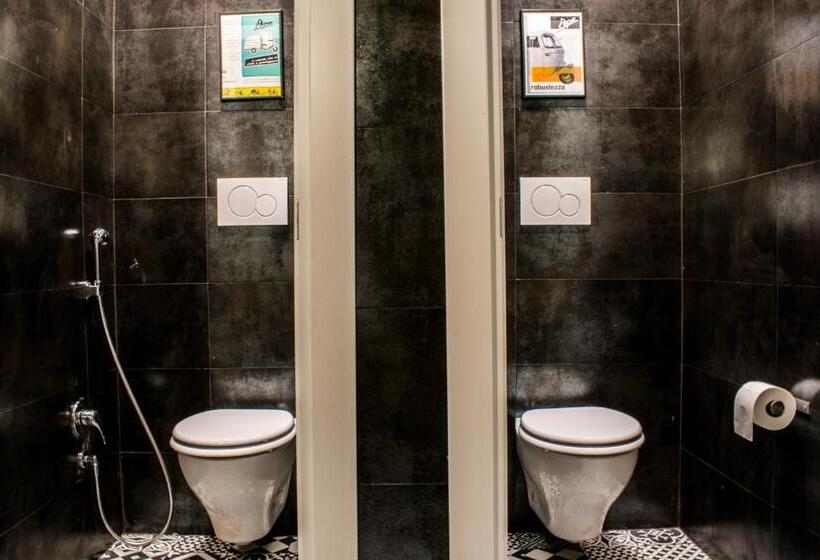 تختخواب در اتاق مشترک, Hostel Trastevere
