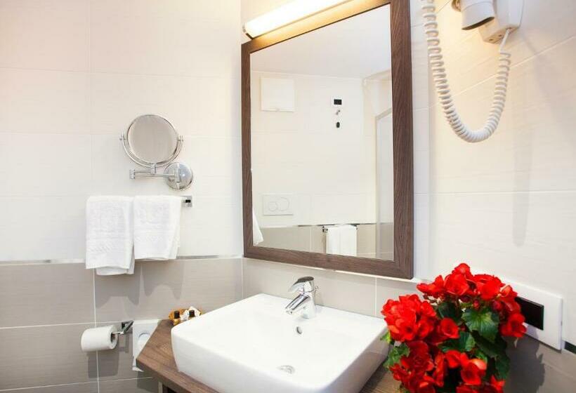 Четырехместный Номер Стандарт с Балконом, Comfort Erica Dolomiti Val D Adige