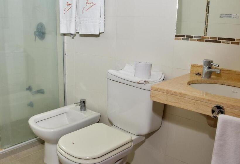 اتاق استاندارد سه نفره, Juana De Ibarbourou