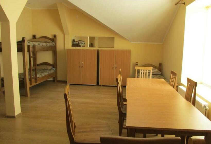 تختخواب در اتاق مشترک, Mini Hotel Na Pidgradskiy