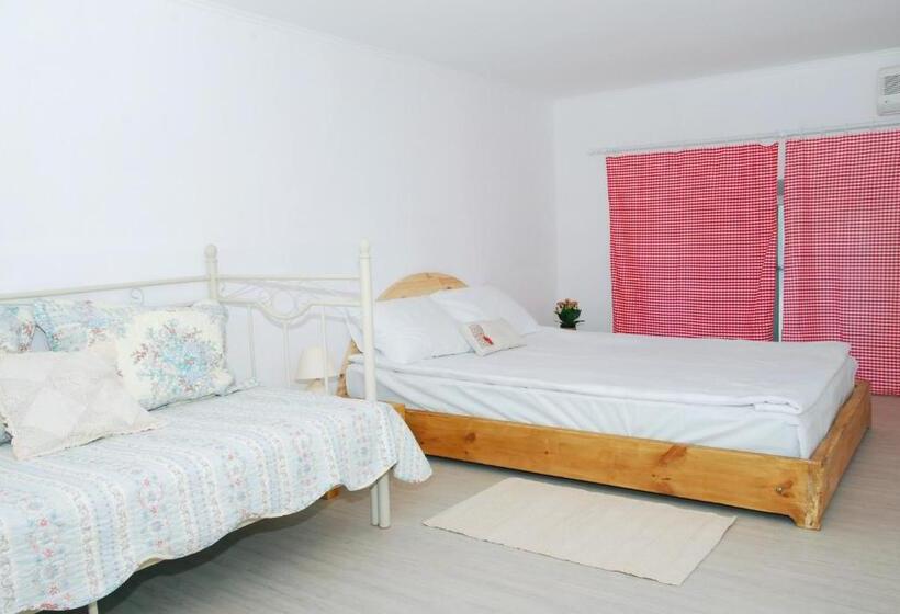 اتاق استاندارد با سرویس بهداشتی مشترک, Maison Blanche Kyiv City Center