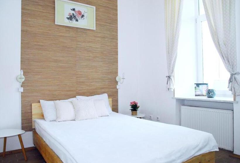 اتاق لوکس با بالکن, Maison Blanche Kyiv City Center