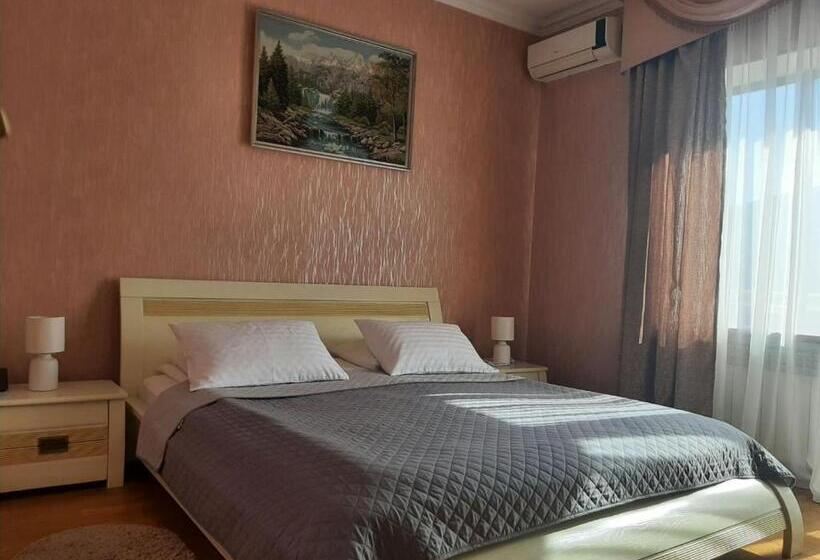 سوئیت با وان آب گرم, срібний водограй