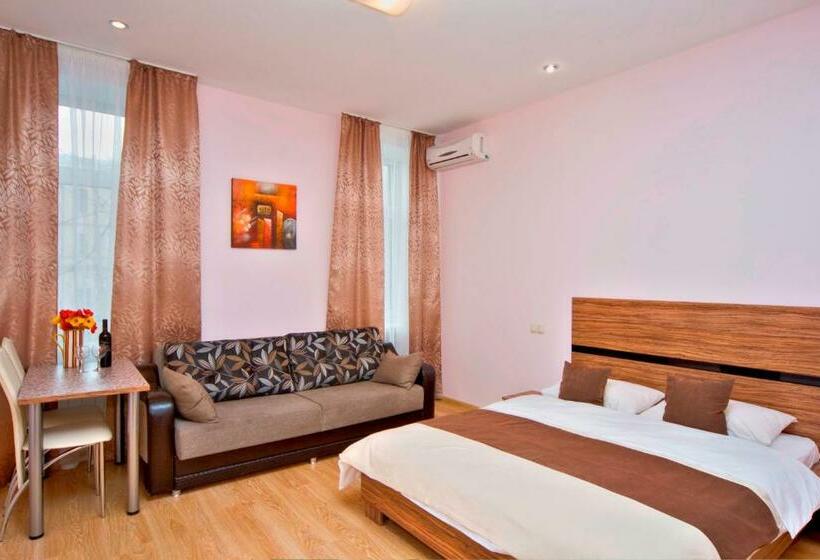 استودیوی استاندارد, Sunday Apart