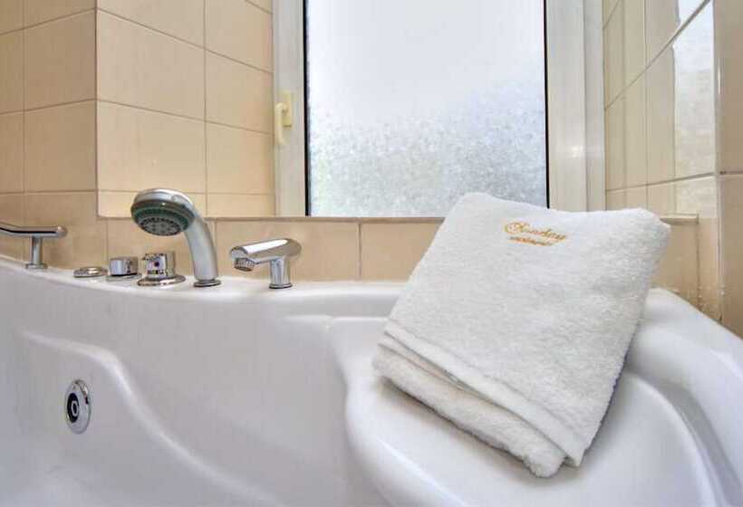 استودیوی استاندارد, Sunday Apart