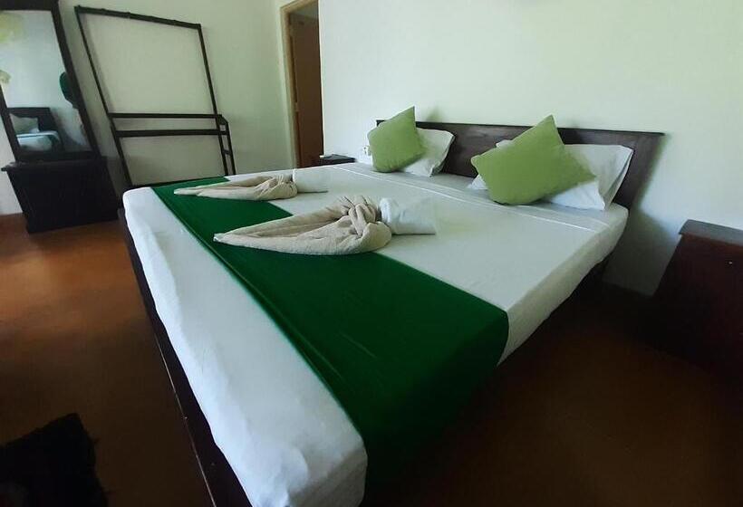 اتاق استاندارد سه نفره, Banana Rest Sigiriya