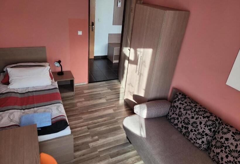 Номер Стандарт Трехместный, Gól Prostějov