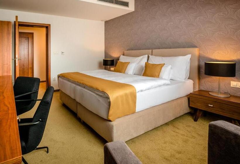 Family Suite, Větruše