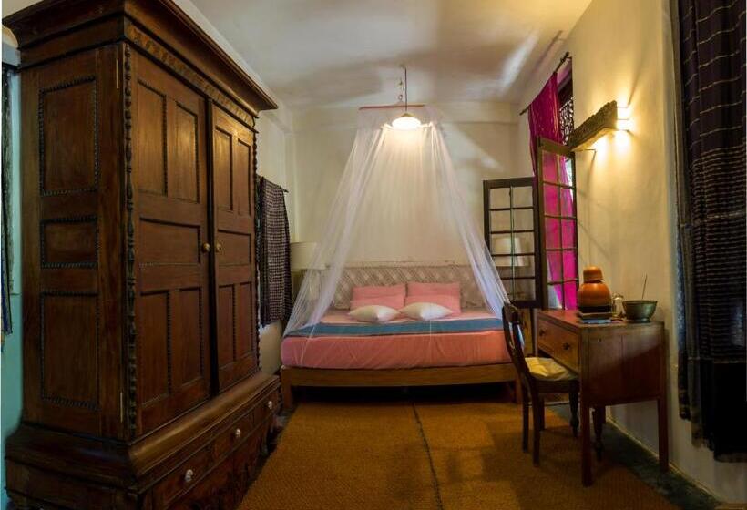 اتاق استاندارد یک نفره, The Kandy Samadhicentre