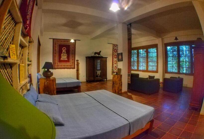اتاق کلاسیک, The Kandy Samadhicentre