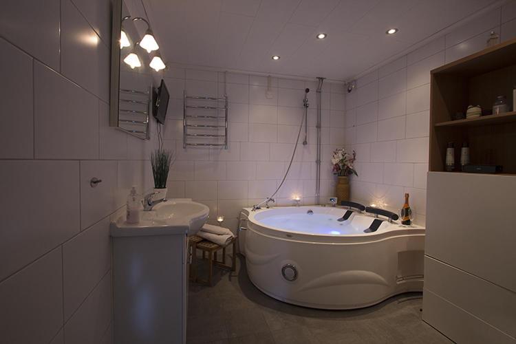 Апартаменты 2 Спальни, Prinsgården B&b Rum Stugor