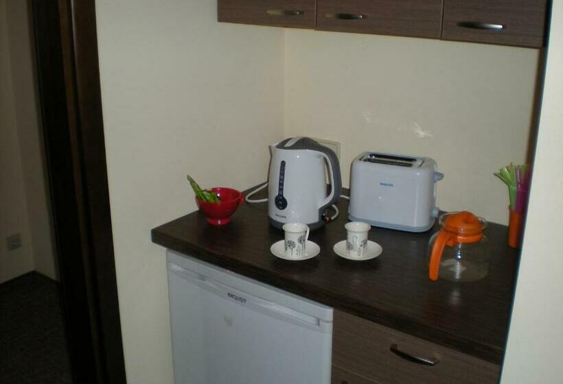 اتاق لوکس, Hostel Lux