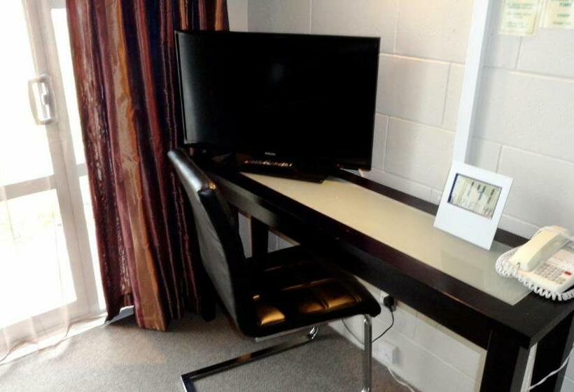 استودیوی استاندارد, Aarburg Airport Motel