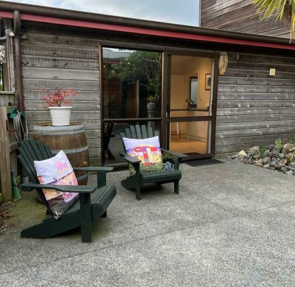 디럭스 스튜디오, Absolute Beachfront B&b