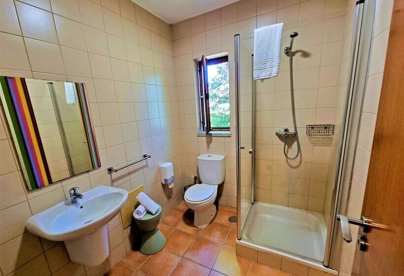 バンガローの２ベッドスタンダードルーム, Hi Geres   Pousada De Juventude Do Gerês