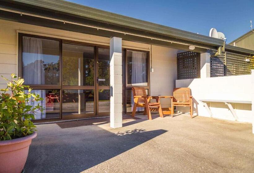 דירת חדר, Asure Aspiring Court Motel