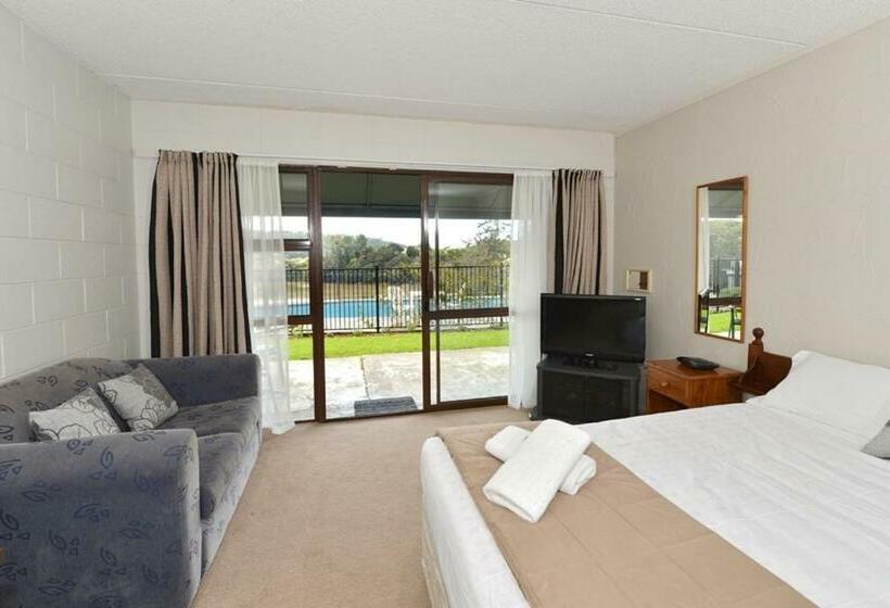 استودیوی استاندارد, Waterfalls Estate   Motel & Campground
