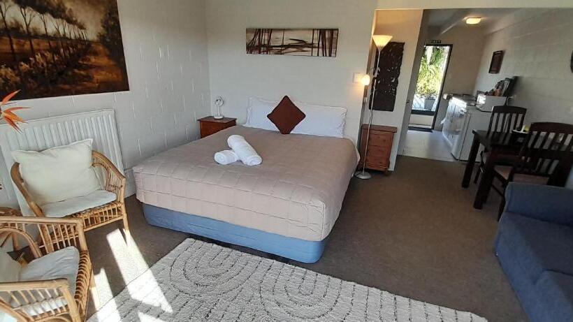 استودیو استاندارد با تخت کینگ, Waterfalls Estate   Motel & Campground
