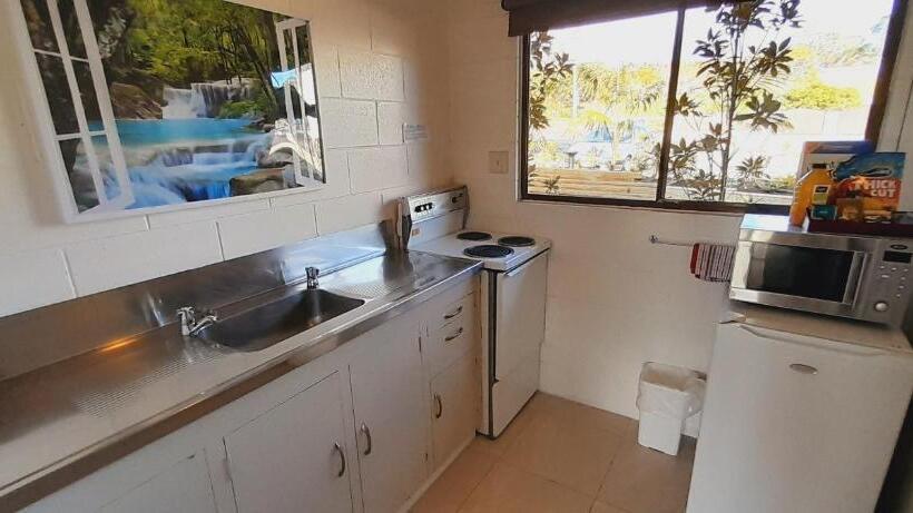 استودیوی استاندارد, Waterfalls Estate   Motel & Campground
