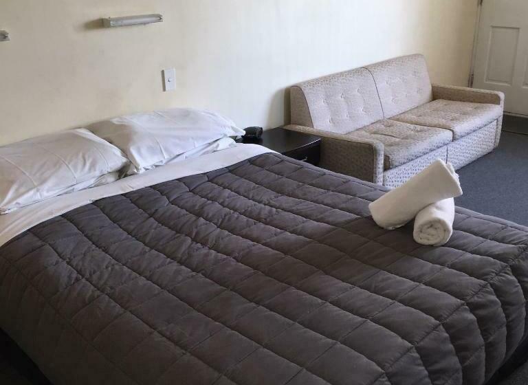 Студия Стандарт, Ferry Motel