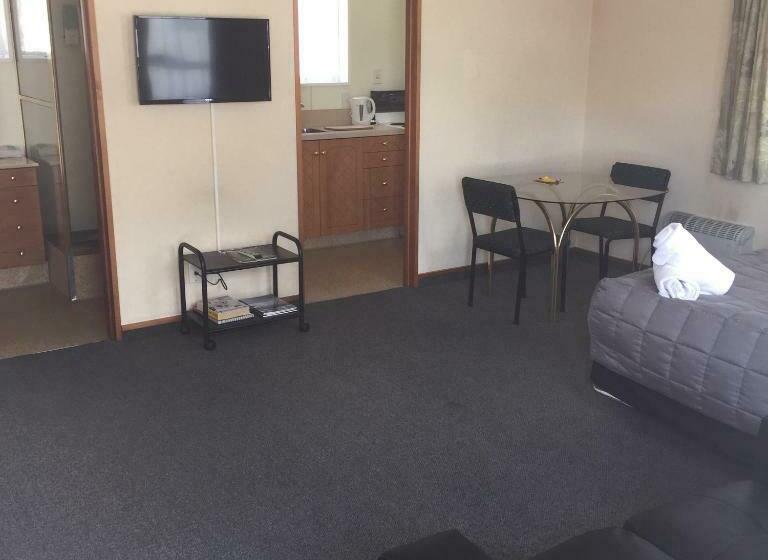 Студия Стандарт, Ferry Motel