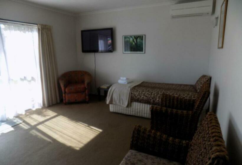 شقة غرفتين, Garden City Motel