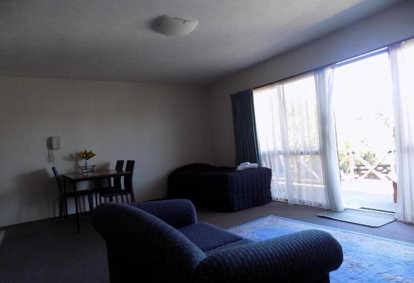 شقة غرفة واحدة, Garden City Motel