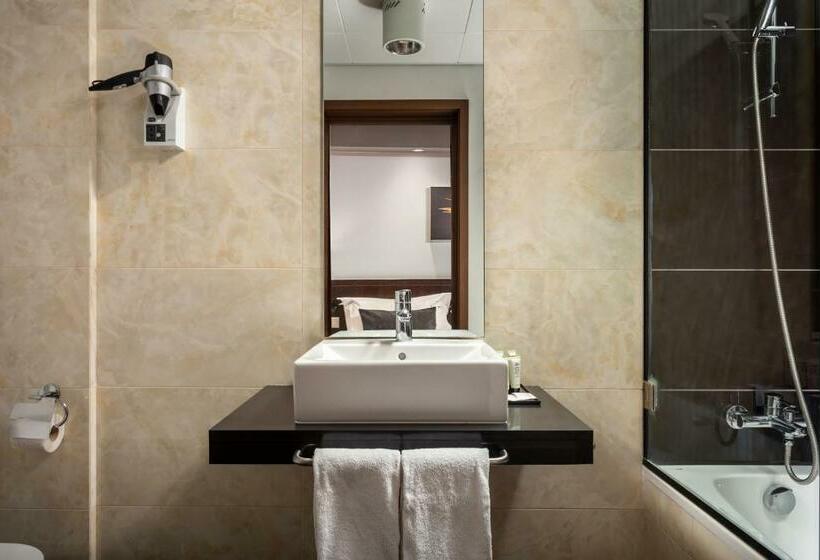 Habitación Estándar, Luena