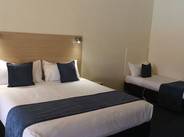 استودیوی استاندارد, Captains Quarters Motor Inn