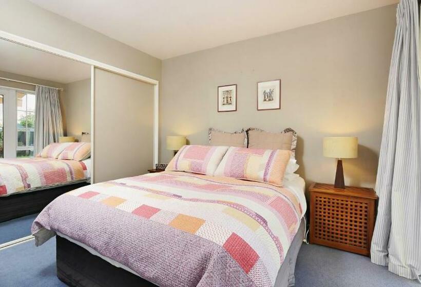 Люкс 2 Спальни, Olive House Bed And Breakfast