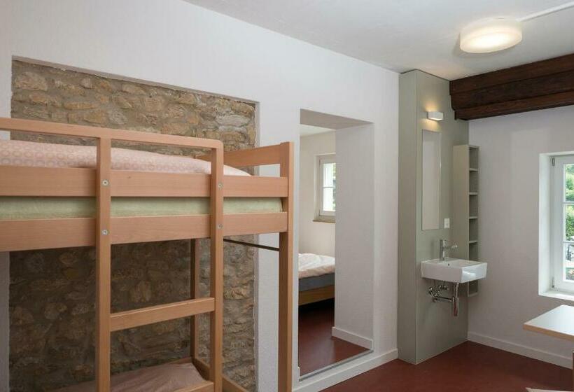 Номер Стандарт Четырехместный Совместный Санузел, Avenches Youth Hostel