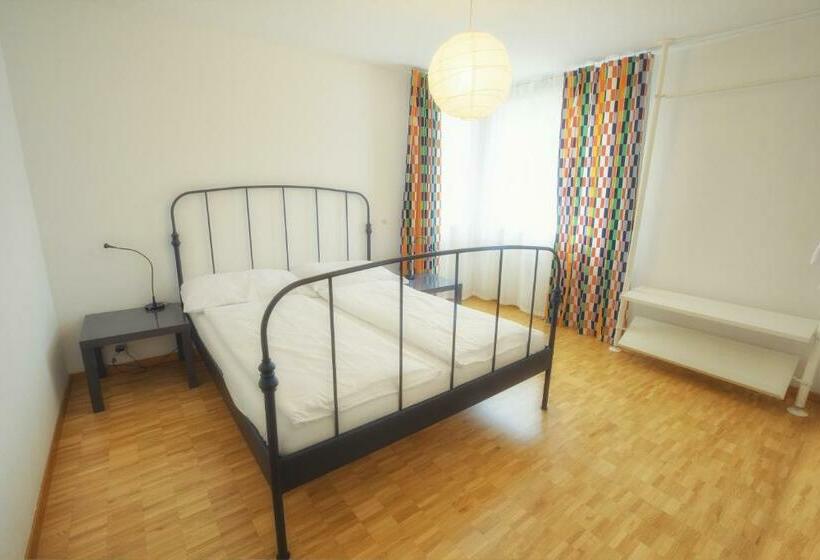 اتاق استاندارد با سرویس بهداشتی مشترک, Bettstatt Neustadt