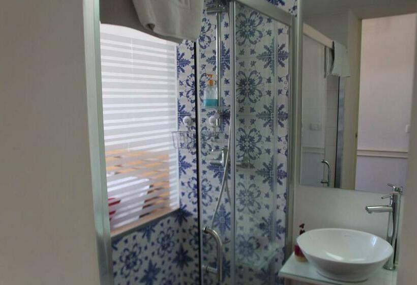 اتاق سوپریور, Linha 22