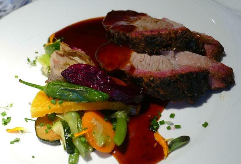 اتاق استاندارد با سرویس بهداشتی مشترک, Gasthaus Schlosshalde