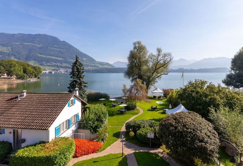 جناح جونيور مطل علي البحيرة, Swiss Chalet Merlischachen   Romantik Schloss Hotel Am See