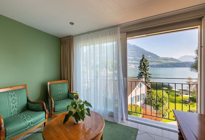 جناح, Swiss Chalet Merlischachen   Romantik Schloss Hotel Am See