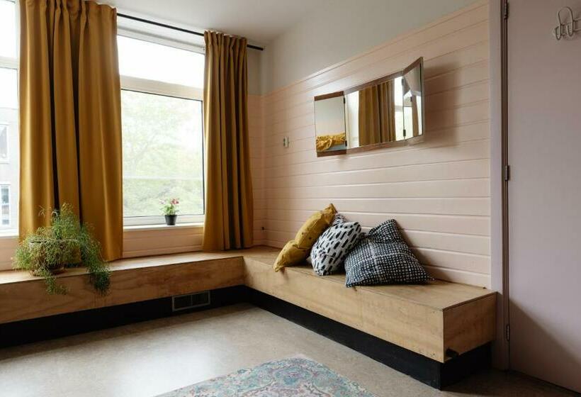 تختخواب در اتاق مشترک, Hostel Ani&haakien