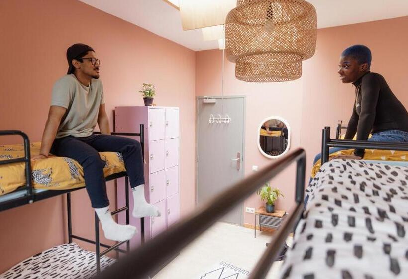 تختخواب در اتاق مشترک, Hostel Ani&haakien