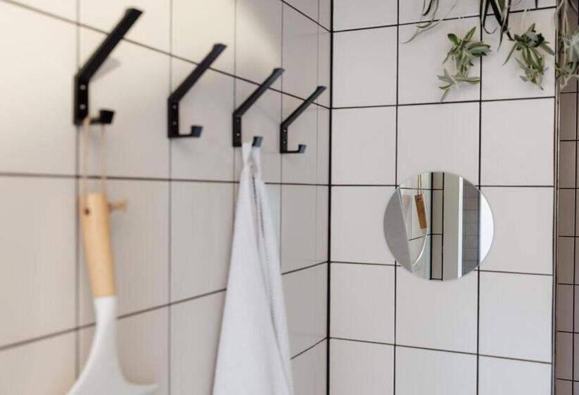 اتاق اکونومی, Hostel Ani&haakien
