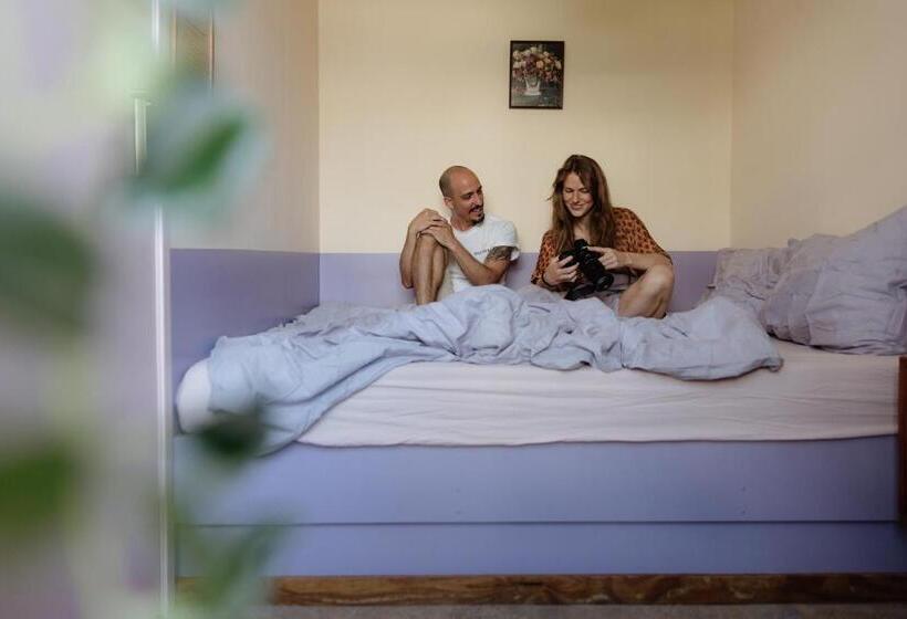 اتاق اکونومی, Hostel Ani&haakien