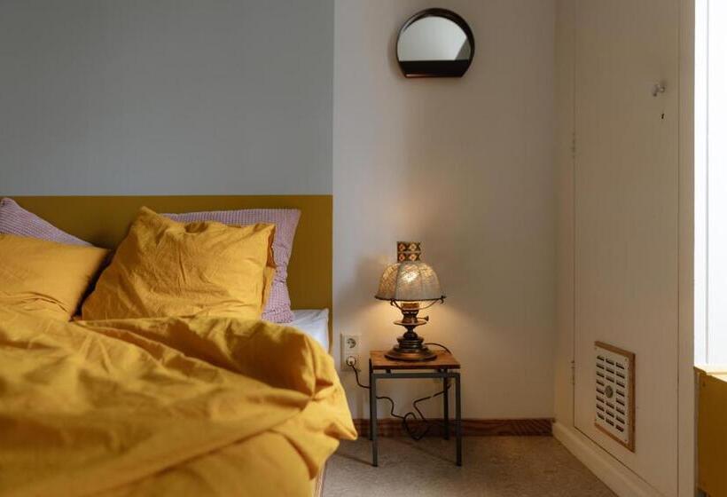 اتاق اکونومی, Hostel Ani&haakien
