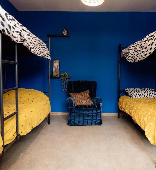 تختخواب در اتاق مشترک, Hostel Ani&haakien