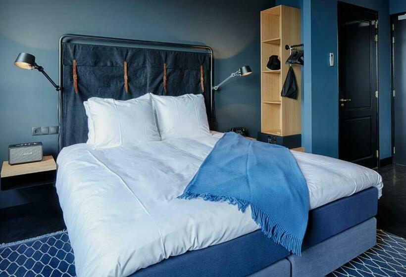 اتاق راحتی, The Duke Boutique