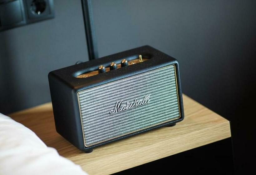 اتاق راحتی, The Duke Boutique