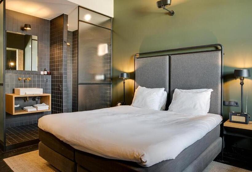 سوییت جونیور لوکس, The Duke Boutique