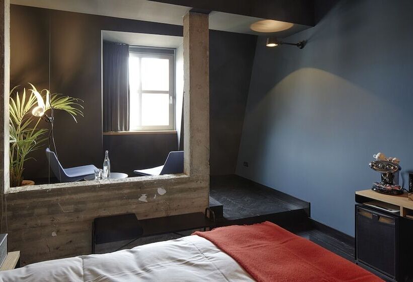 سوییت, The Duke Boutique